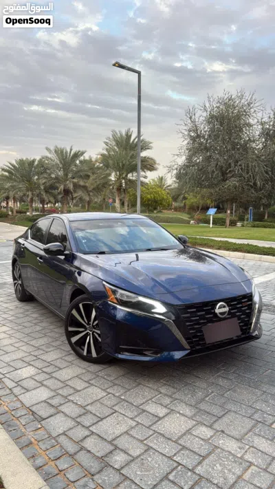 Nissan Altima SR 2