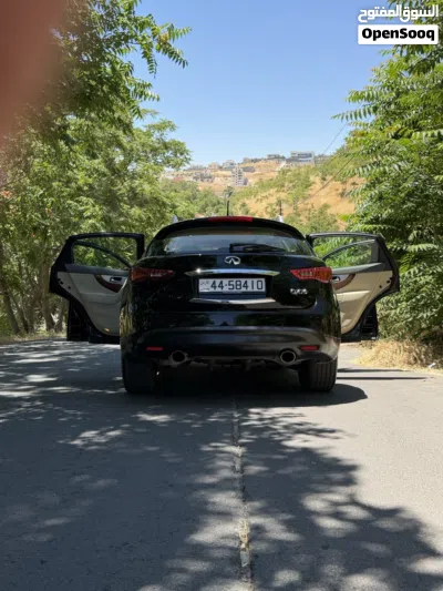 Infiniti QX70 Luxury 2