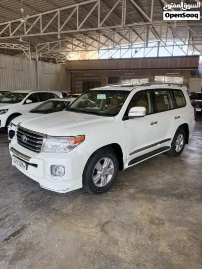 Toyota Land Cruiser GXR 2