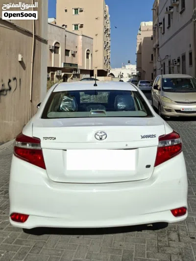 Toyota Yaris E 2