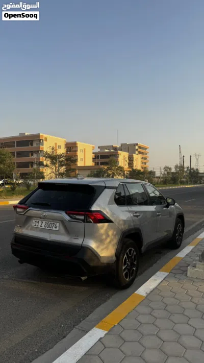 Toyota RAV 4 LE 4