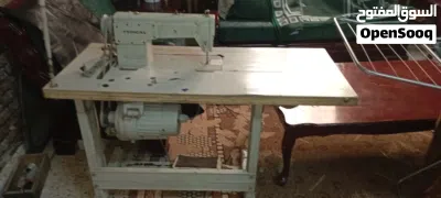 ماكنت حياطه تجاري بحاله جيده موجوده في الزرقا 4