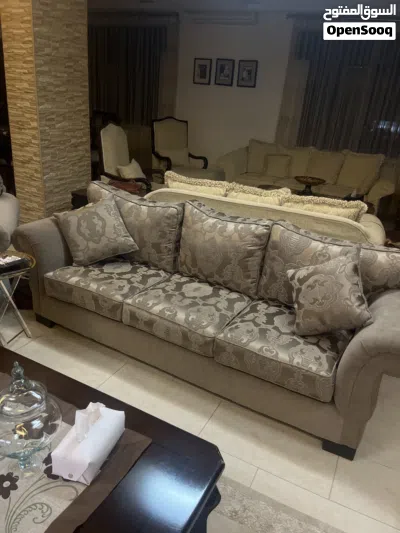 طقم كنب بحالة ممتازه للبيع 4