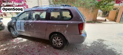 Kia Carnival LX 4
