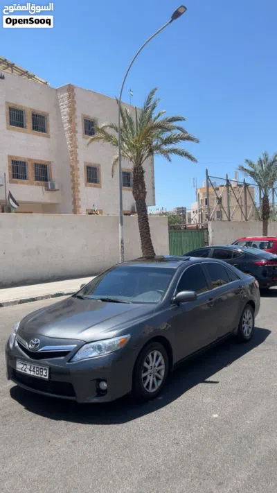 Toyota Camry Standard 2