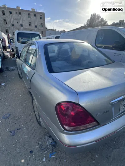 Nissan Sunny SL 4