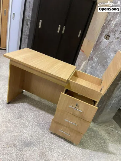 مكتب بوحدة أدراج وضلفه قلاب 2