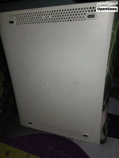 Xbox 360 مستعملا مزلات في حلا جيد تحتاج فقط إلى منيط تحكم 4