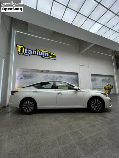 Nissan Altima SV 2