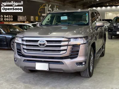 Toyota Land Cruiser GXR 2