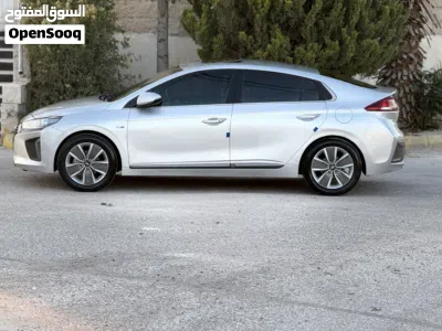 Hyundai Ioniq Standard 3