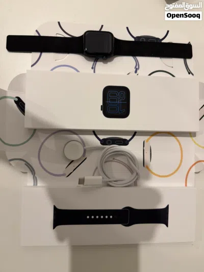 Apple watch SE 2 44mm with brand new strap and charging cable 2