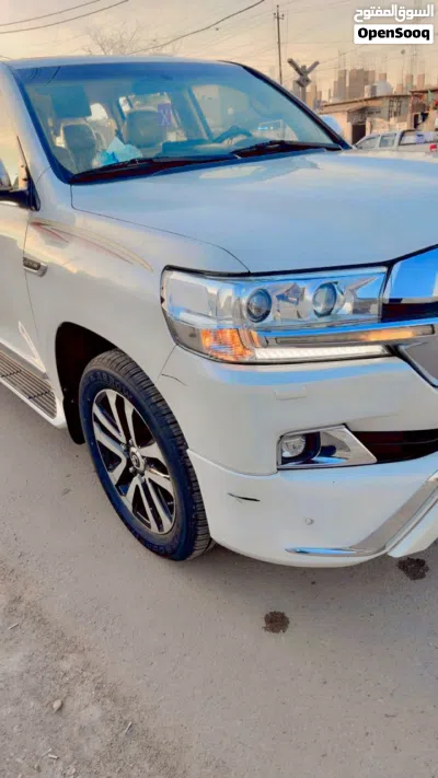 Toyota Land Cruiser GXR 2