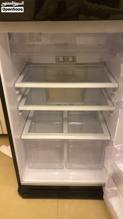 Sharp fridge - براد شارب للبيع 4