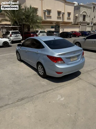 Hyundai Accent Standard 3