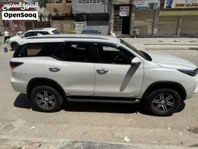 Toyota Fortuner SR5 4