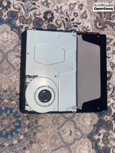 PS4 نضافه100% مع جوستك3 اقراص3 مع هارد خارجي 1تيرا وذاكره الجهاز500 2