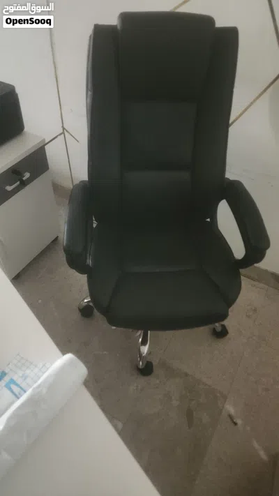 office desk and chair and side table 3