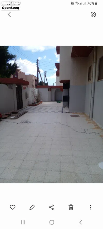 مبنى ثلاثة طوابق مفصولة 2