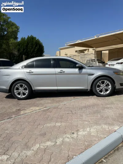 Ford Taurus SE 3