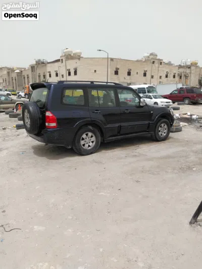 Mitsubishi Pajero GLS 2