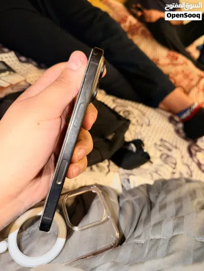 iPhone 16 pro black 4