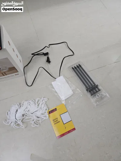 120 inch screen with projector شاشة عرض سينمائية 120 بوصة مع بروجكتور 3