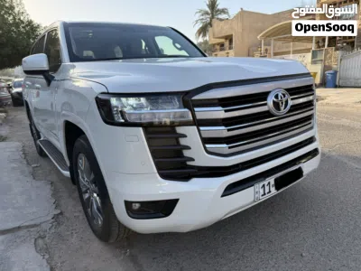 Toyota Land Cruiser GXR 2