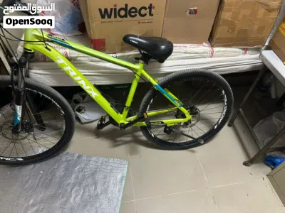للبيع: دراجات جبلية من طراز Trinx M116 (أو M116 Pro) بإطار أخضر فسفوري لامع. تأتي بإطار من الألومنيو 2