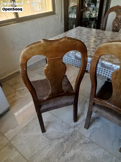 طاولة سفره لون بني مع كراسي عدد 6 2