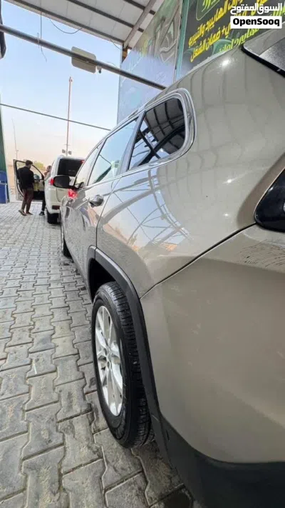 جيب شيروكى Latitude LUX 2