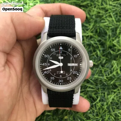 Seiko 5 Military dail watch. original automatic. Japan made. size 39. super clean. no scratch. 2