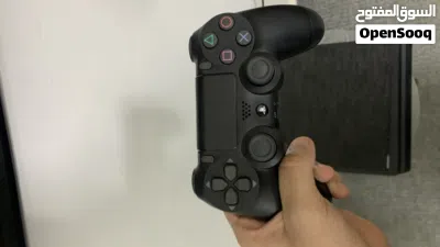 عندي ps4 سلم مع كامل اغراضه للبيع استعمال خفيف جدا للبيع ب 150 3