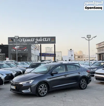 Hyundai Elantra Limited 3