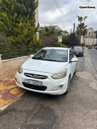 Hyundai Accent Standard 3