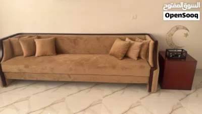 طقم جلوس للبيع المستعجل بحاله ممتازه جدا 3كنبات كبار وكرسين 3