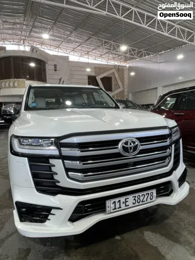 Toyota Land Cruiser VX 4