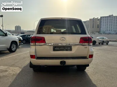 Toyota Land Cruiser Base 4
