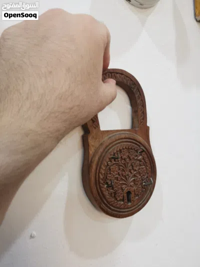 طقم علاقات للمفاتيح خشبي بشكل قفل 3