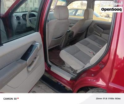 Ford Explorer Base 3