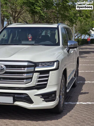 Toyota Land Cruiser VX 2