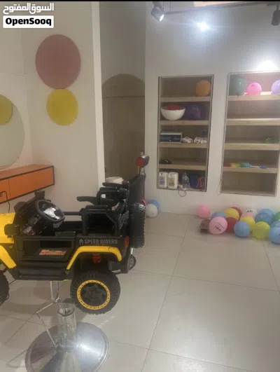 للبيع محل حلاقه اطفال.. مع معداته . 3