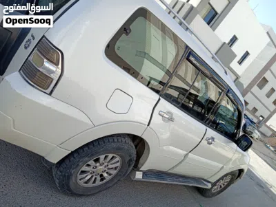 ميتسوبيشي باجيرو GLS 2