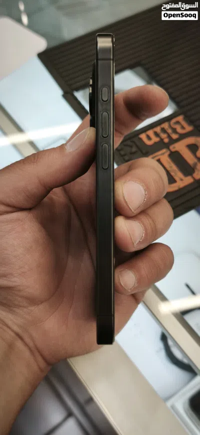iphone 15 pro تخزين 256g لون اسود بطارية 86% Esim خالي من الخدوش بحالة الوكالة 3