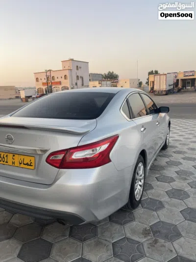 Nissan Altima S 4