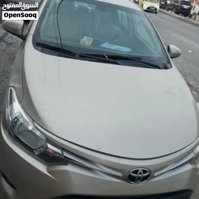 Toyota Yaris E 2