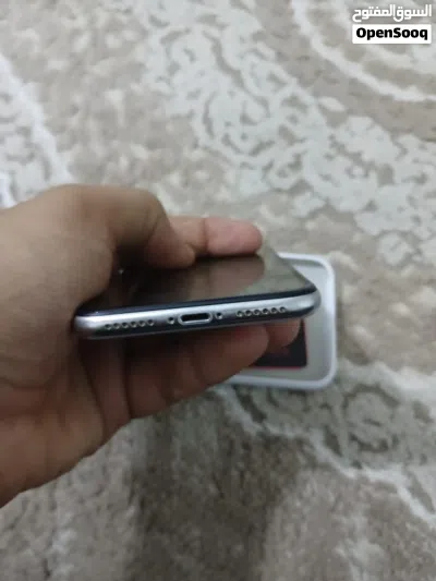 iPhone X. 4