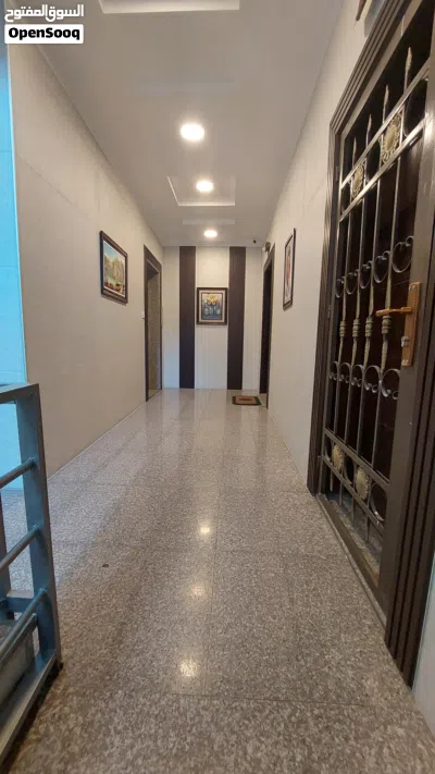 شقة سكنية مجددة مميزة للبيع فوق مجمع الشمال وشركة جت وصالة تكنوفتنس للرياضة 4