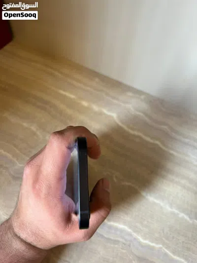 ايفون 12 بحاله ممتازه 3