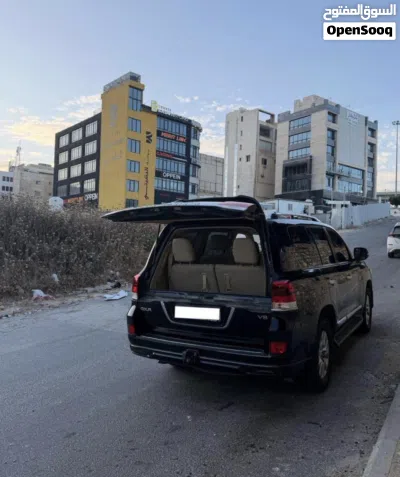 Toyota Land Cruiser GXR 2